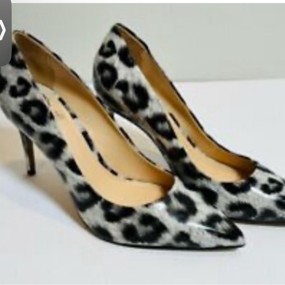 Gray and black shoes Vince Camino